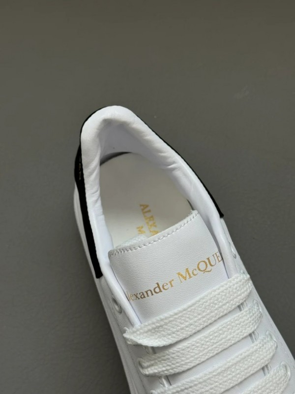 Alexander McQueen Beyaz Siyah Detay Alexander McQueen Beyaz Siyah Detay